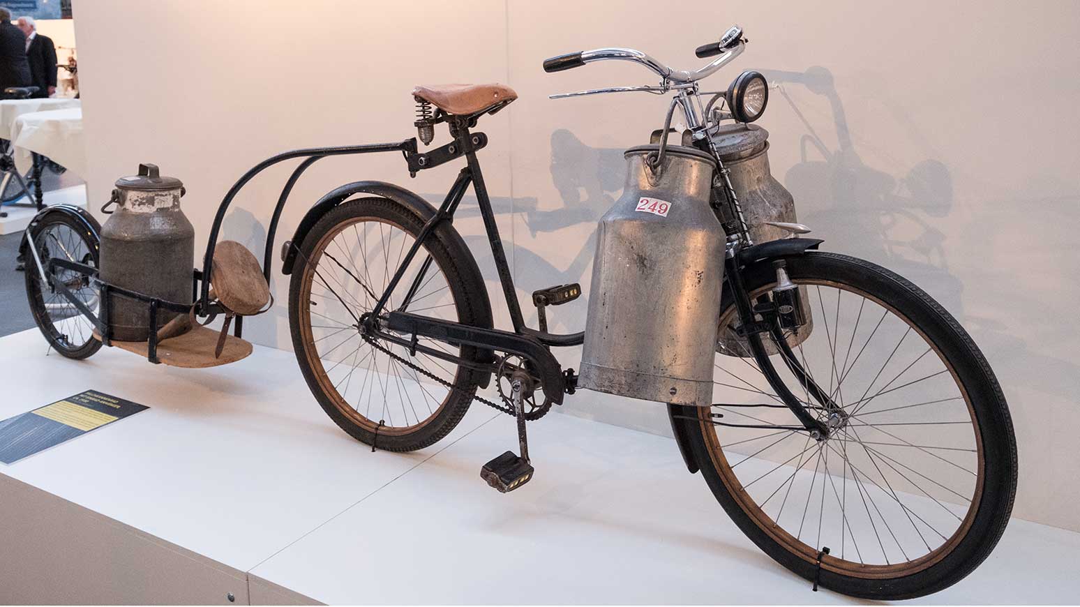 Historisches Milchkannen-Fahrrad aus der Abteilung Cargobikes.