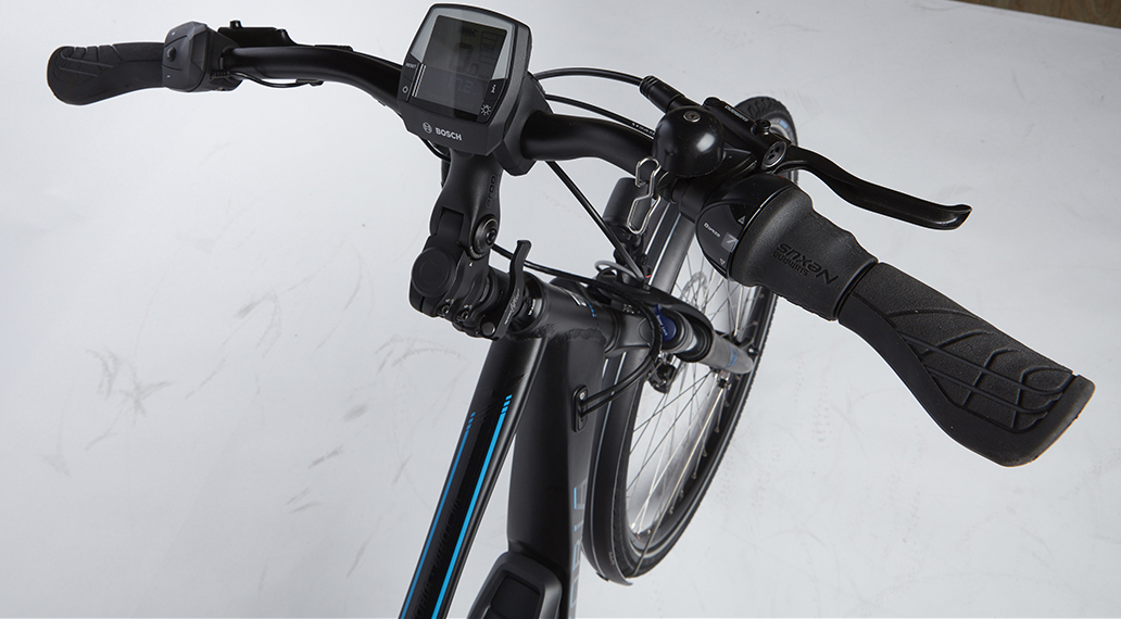 Speedlifter-Vorbau, Nexus-Nabenschaltung, das gut ablesbare Bosch-Display und für die Sicherheit eine Fahrradklingel.