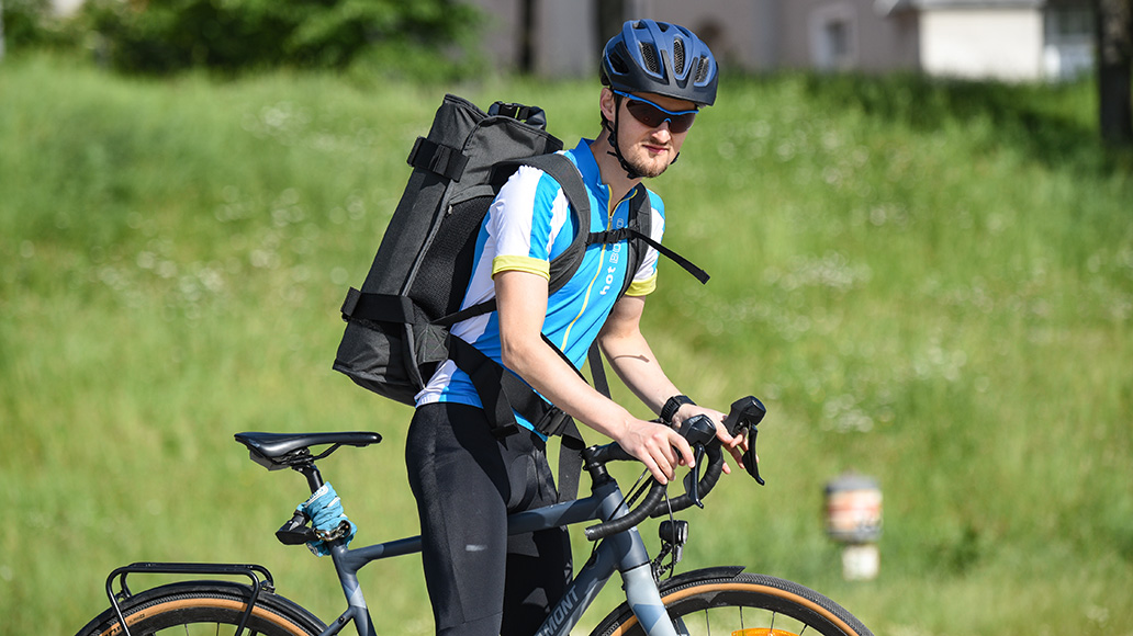 Anzug mit dem Fahrrad transportieren: Tipps für die richtige Tasche