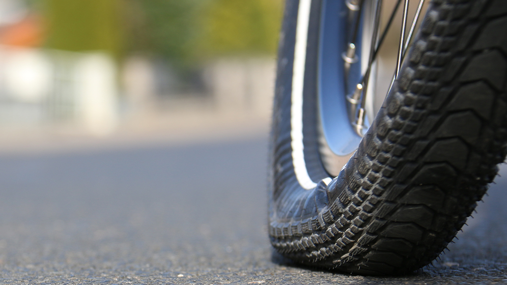 E-Bike Reifen aufpumpen: Der richtige Reifenluftdruck